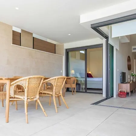 Apartment Heated Pool And Gym Premium