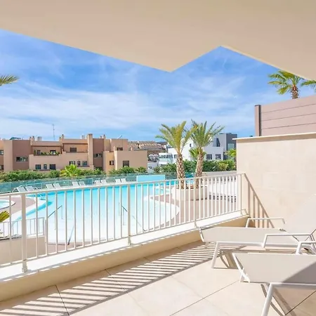 Apartment Heated Pool And Gym Premium