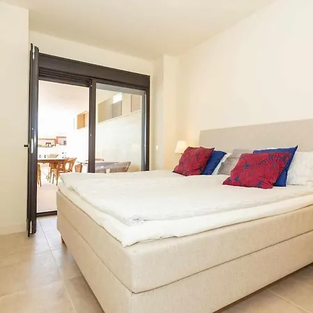 Heated Pool And Gym Premium Apartment *